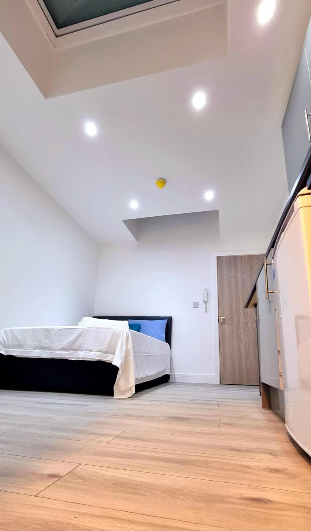 Brand New Collection Of Studios Close To Tube Station London Bagian luar foto