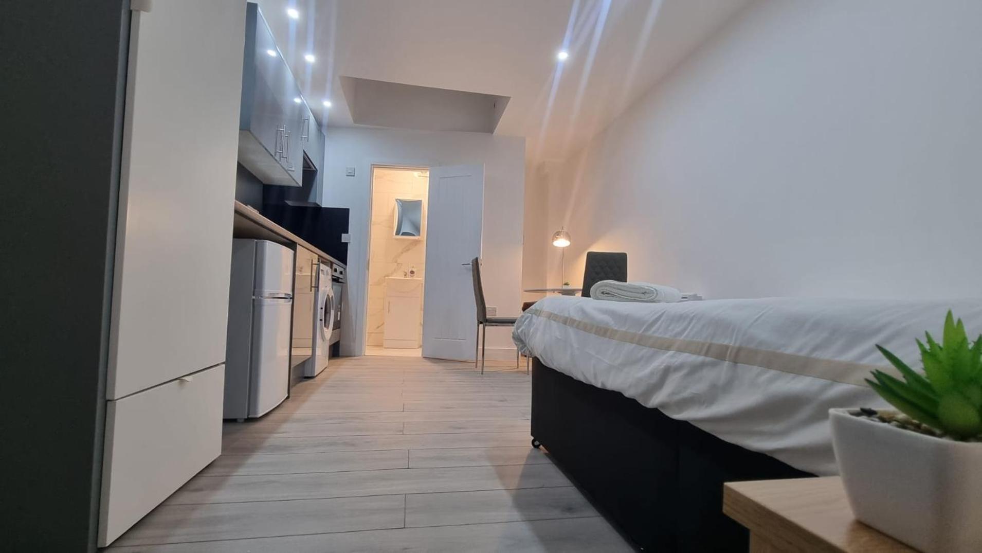 Brand New Collection Of Studios Close To Tube Station London Bagian luar foto