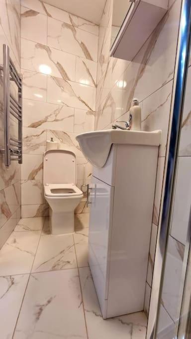 Brand New Collection Of Studios Close To Tube Station London Bagian luar foto