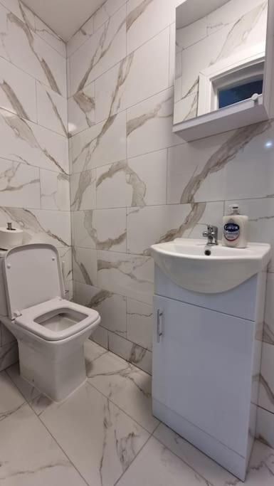 Brand New Collection Of Studios Close To Tube Station London Bagian luar foto