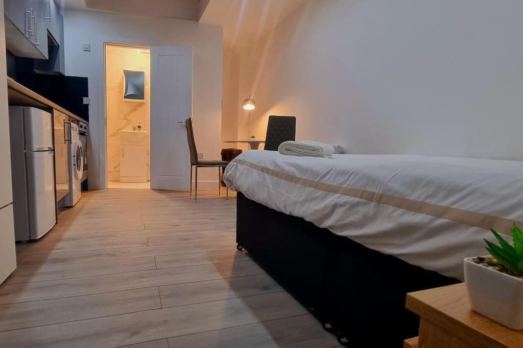 Brand New Collection Of Studios Close To Tube Station London Bagian luar foto