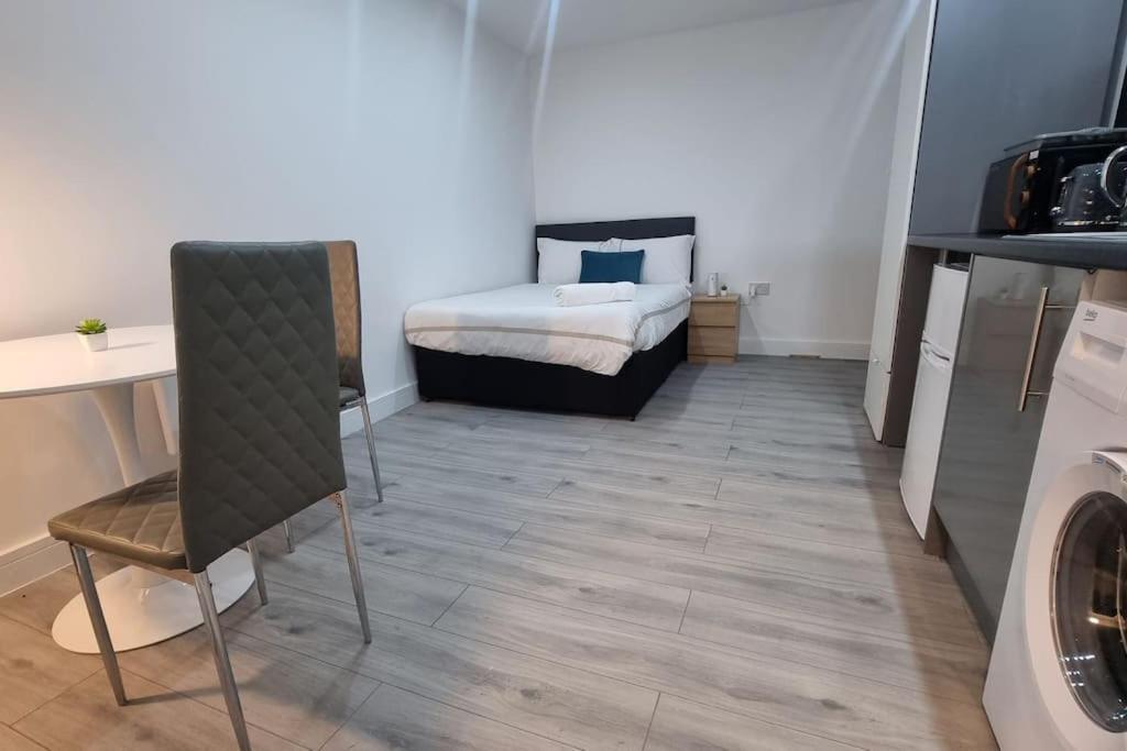 Brand New Collection Of Studios Close To Tube Station London Bagian luar foto