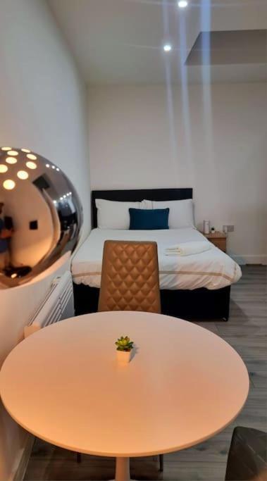 Brand New Collection Of Studios Close To Tube Station London Bagian luar foto