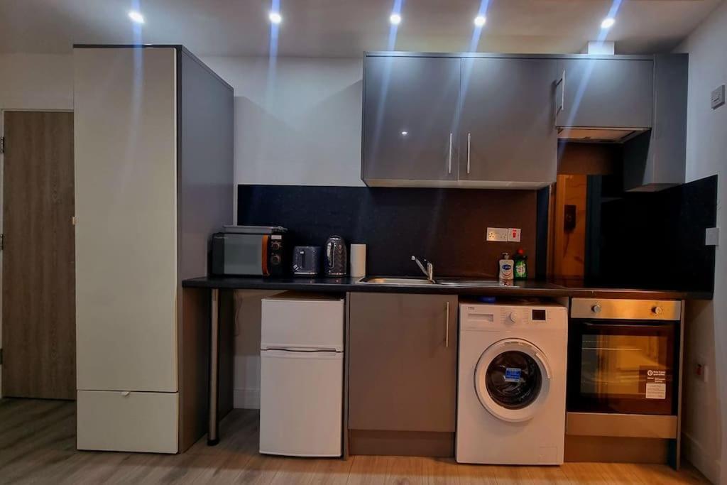 Brand New Collection Of Studios Close To Tube Station London Bagian luar foto